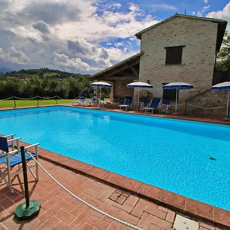 Exquisite In Marche With Swimming Pool Feriehus