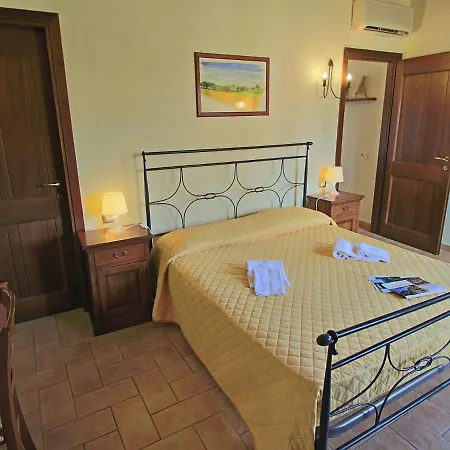 Exquisite In Marche With Swimming Pool * 우르바니아