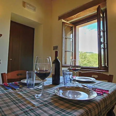 Exquisite In Marche With Swimming Pool Feriehus