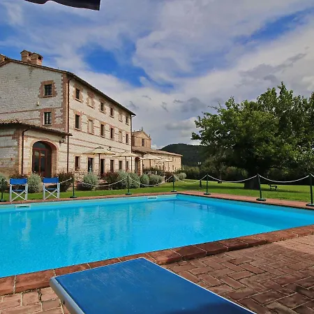펜션 Exquisite In Marche With Swimming Pool *