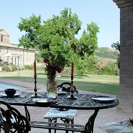 Exquisite In Marche With Swimming Pool Feriehus