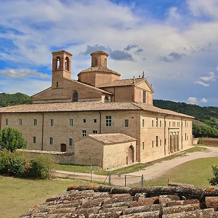 Feriehus Exquisite In Marche With Swimming Pool Urbania