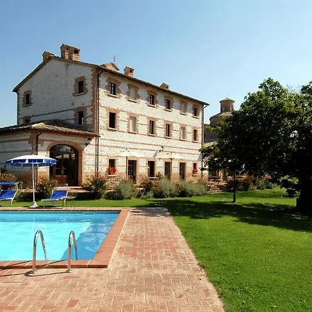 Exquisite In Marche With Swimming Pool Feriehus
