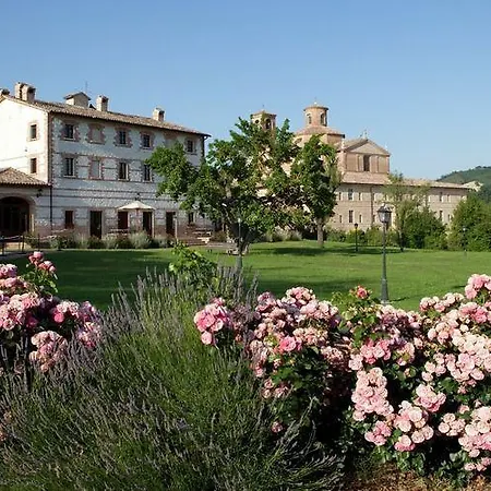 Exquisite In Marche With Swimming Pool 펜션 우르바니아